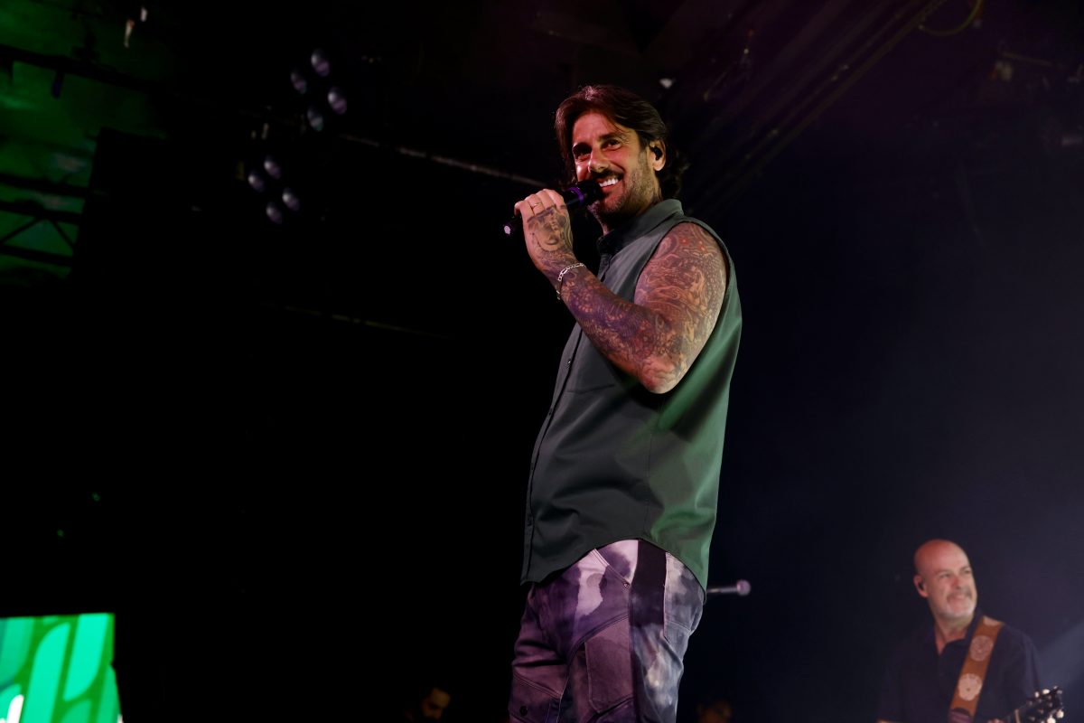 Melendi presenta en la Riviera su nuevo disco ‘Pop Rock’ junto a Cadena Dial