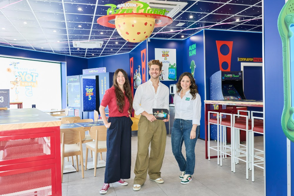 La pizzería más icónica de Toy Story se hace realidad en Madrid de la mano de PAPA JOHNS con una pop-up llena de sorpresas para fans de la saga