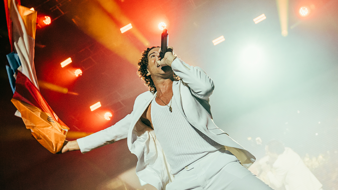 David Bisbal nos presenta su actuación en directo de «Te quiero, te quiero» de su nuevo trabajo «Eternos»